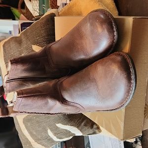 UGG Neevah dark brown ankle boot size 9